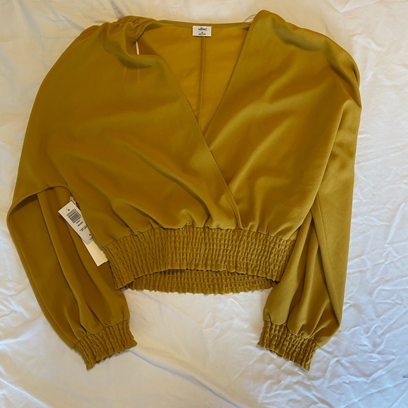 Brand new Aritzia Cairo blouse in size M. - Picture 2 of 2